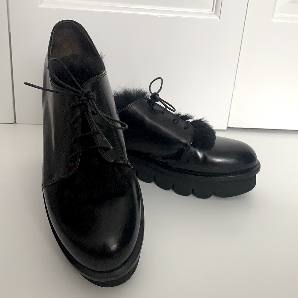 AGL Women’s Genuine Rabbit Fur Trimmed Oxfords